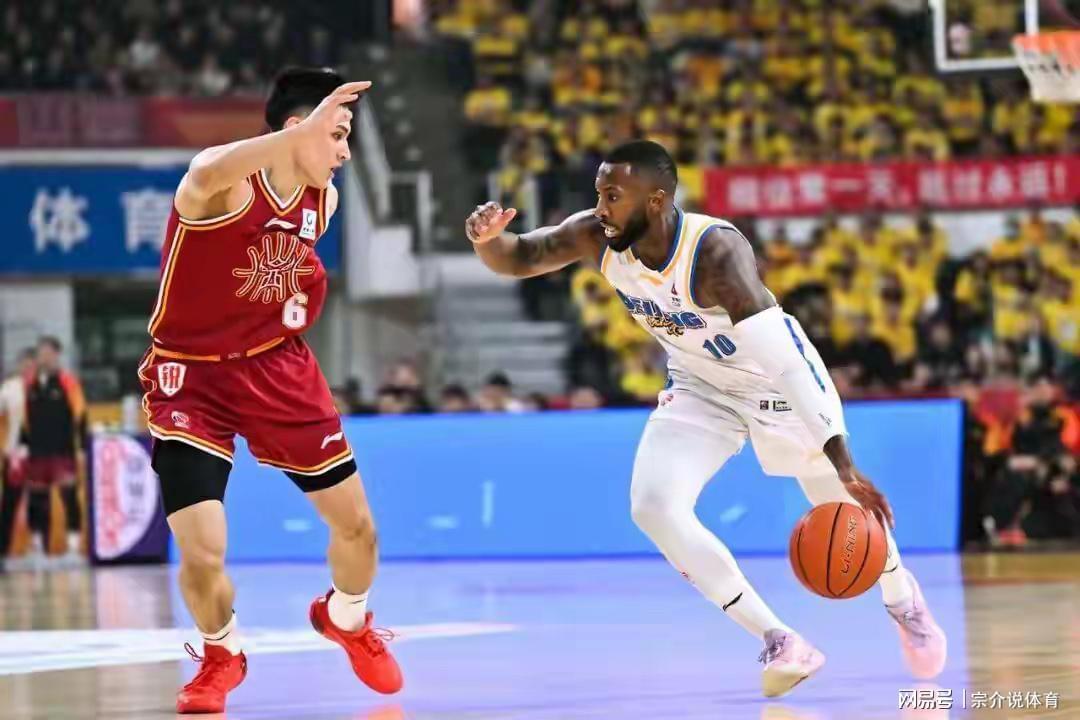 世界杯直播下载-过分了！顶级强队输球输人，主场球迷向球员吐口水，CBA要重罚